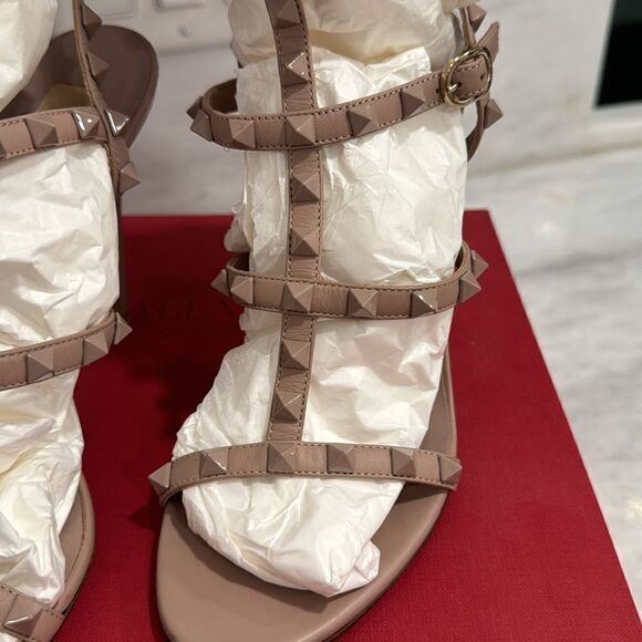 Valentino Garavani Poudre tan nude blush Rockstud T-Strap Sandal tonal heels 38 - Picture 5 of 15